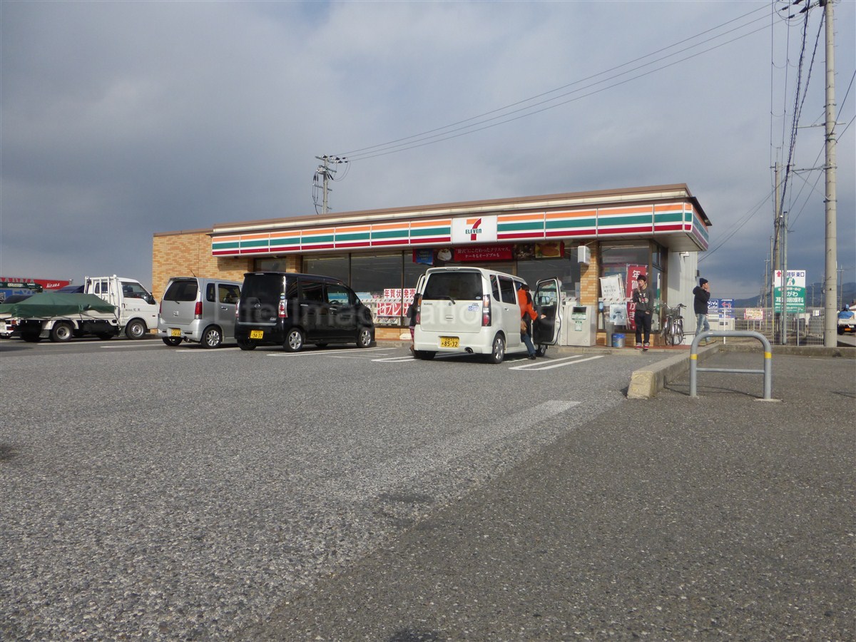 Convenience store. Seven-Eleven Hikone Inukata the town store (convenience store) up to 1247m