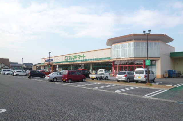 Supermarket. 1000m to Friend Mart Hikone Jizo store (Super)