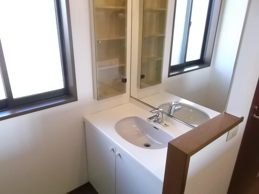 Wash basin, toilet. Second floor bathroom vanity (December 2013) Shooting