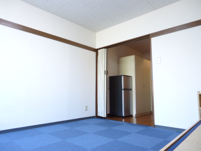 Other room space.  ☆ Carpeted of Western-style 8 quires ☆