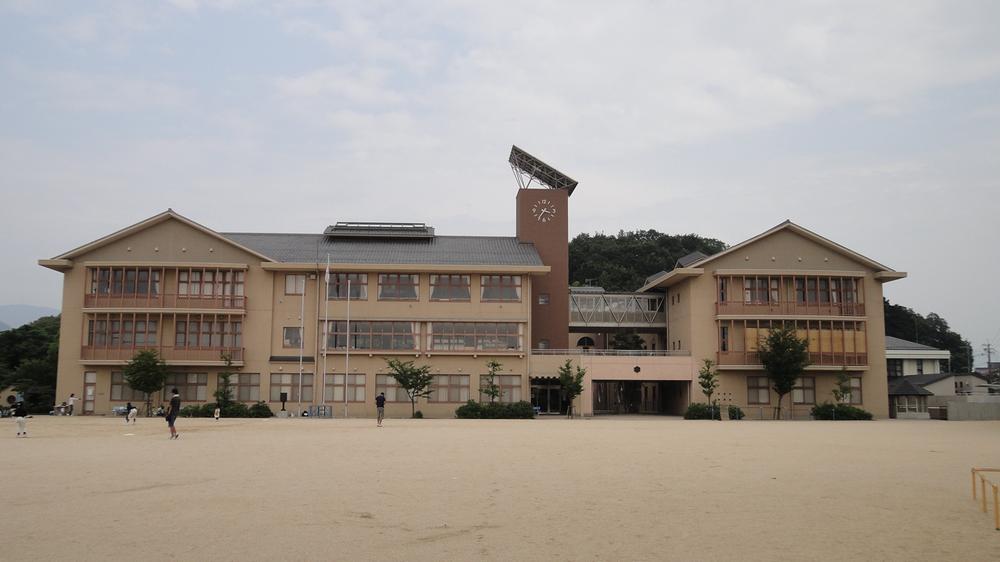 Primary school. Asahimori until elementary school 1200m