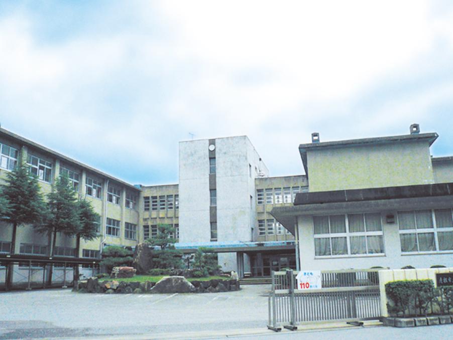 Junior high school. 2011m to Hikone Tatsuhigashi junior high school