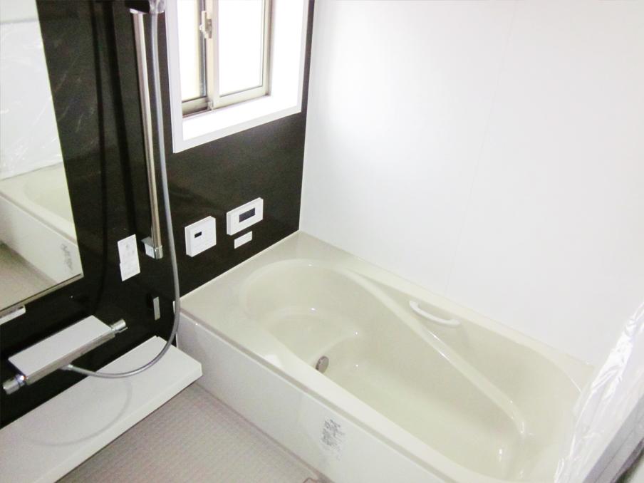 Bathroom. 1618 spacious bath of size. Slowly, You can unwind. (No. 5 locations)