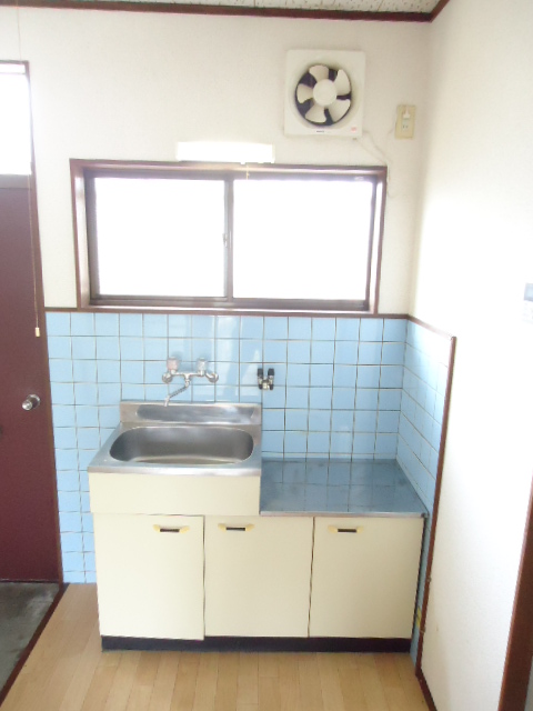 Kitchen. Also correspondence possible gas stove