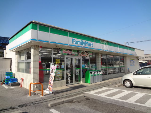 Convenience store. FamilyMart and goodness and 692m to Sawamise (convenience store)