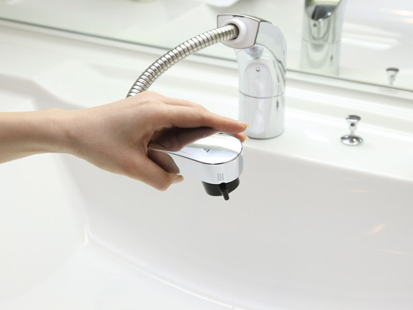 Bathing-wash room.  [Single-lever type shampoo shower faucet] Adoption of a single-lever mixing faucet adjustment of the hot water can be performed smoothly. Also to rinse and bowl cleaning of the shampoo is a handy hose drawer-type (same specifications)