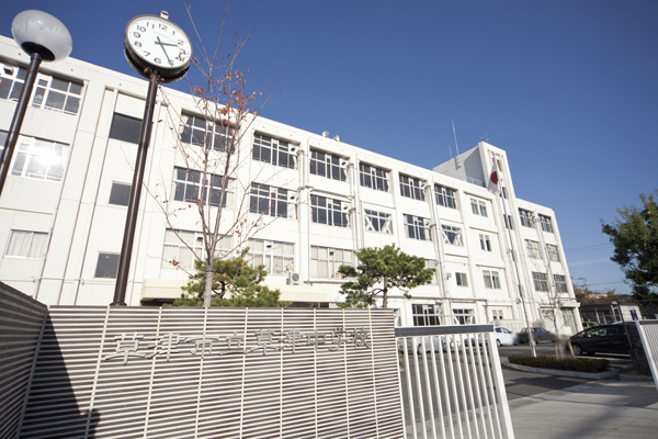 Surrounding environment. Kusatsu Municipal Kusatsu Junior High School (walk 22 minutes ・ About 1760m)