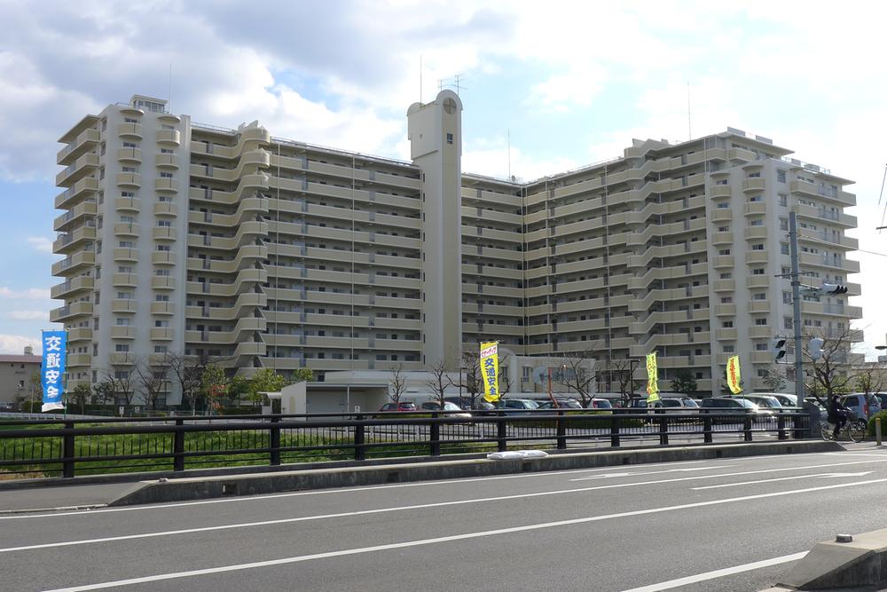 Local appearance photo. Local (12 May 2013) Shooting