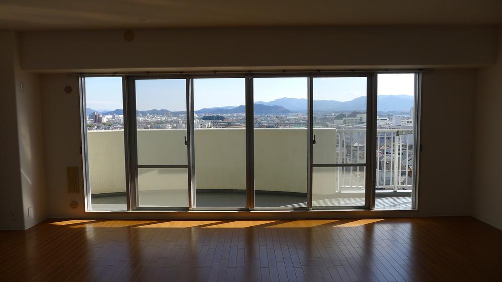 View photos from the dwelling unit. View from the site (December 2013) Shooting