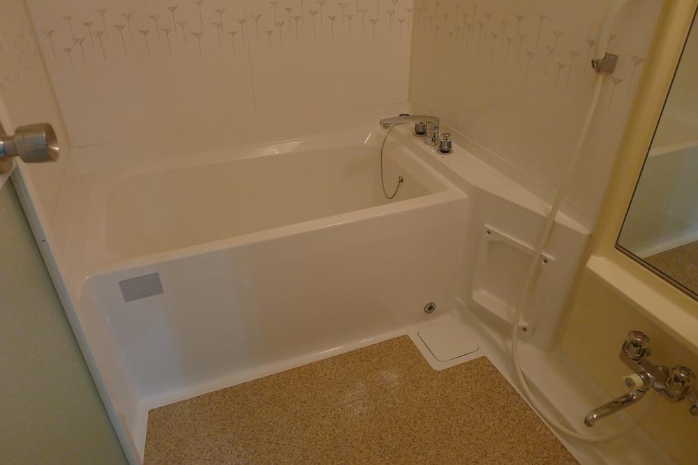 Bathroom. Indoor (12 May 2013) Shooting