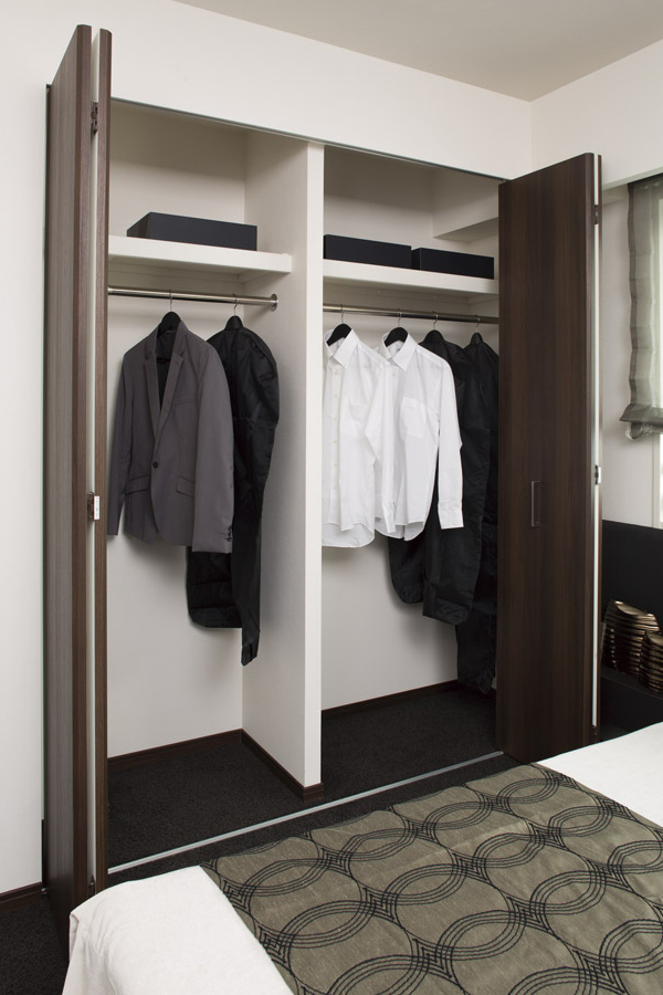 Receipt.  [closet] Is a closet that you can organize your day-to-day clothing efficiently (L type model room)