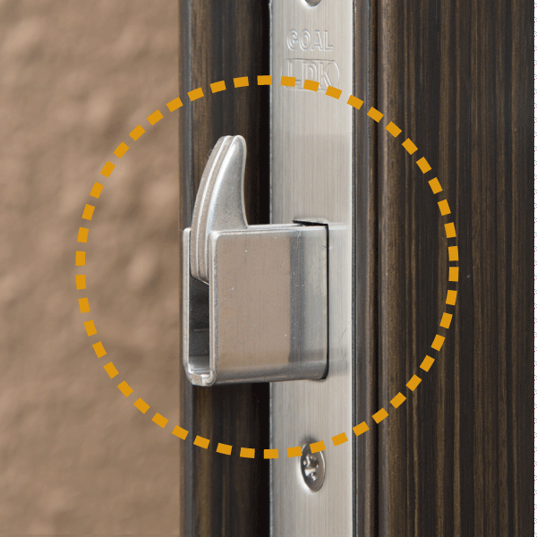 Security.  [Sickle-type dead bolt lock] Strengthen against prying caused by bar, Sturdy sickle-type dead bolt lock is equipped with (same specifications)