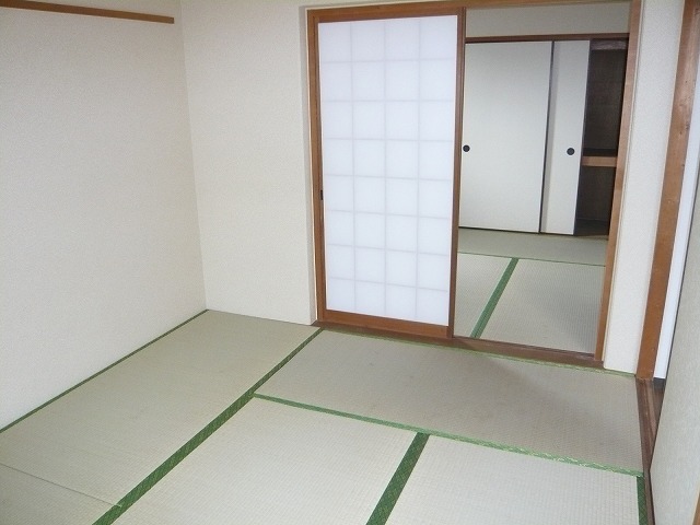 Other room space. Japanese-style room Tsuzukiai