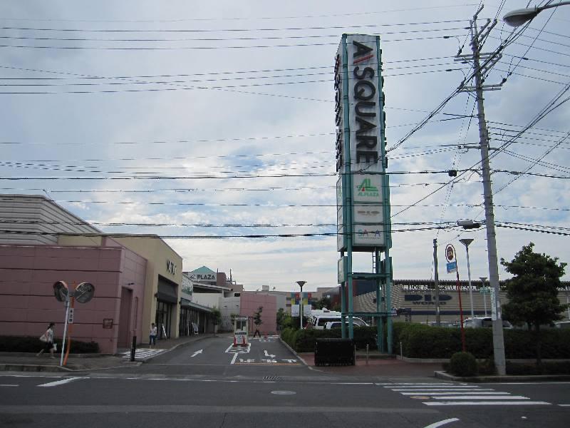 Shopping centre. 1052m to Muji Kusatsu stingray Square store