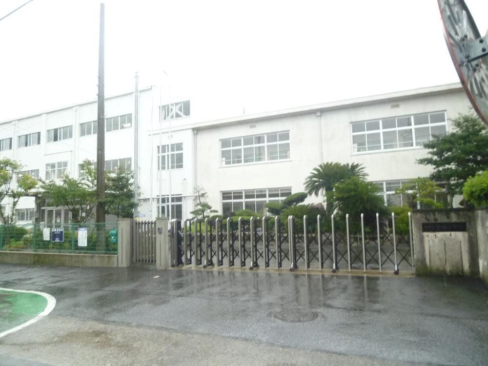 Primary school. Kusatsu Municipal Kasanui to elementary school 1091m