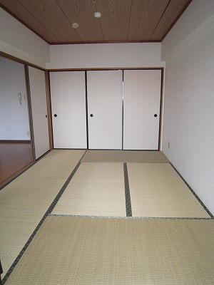 Living and room. Japanese-style room 6 quires