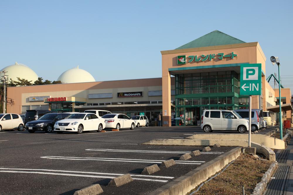 Supermarket. 659m to Friend Mart Oiwake shop