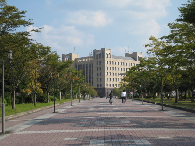 University ・ Junior college. Ritsumeikan University in Kusatsu Campus (University of ・ 2050m up to junior college)