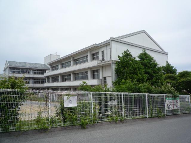 Primary school. Minamigasa 840m to East Elementary School