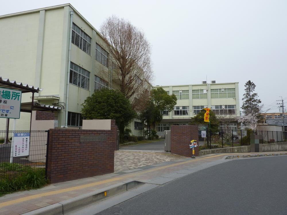 Primary school. 1112m to Kusatsu City old upper elementary school