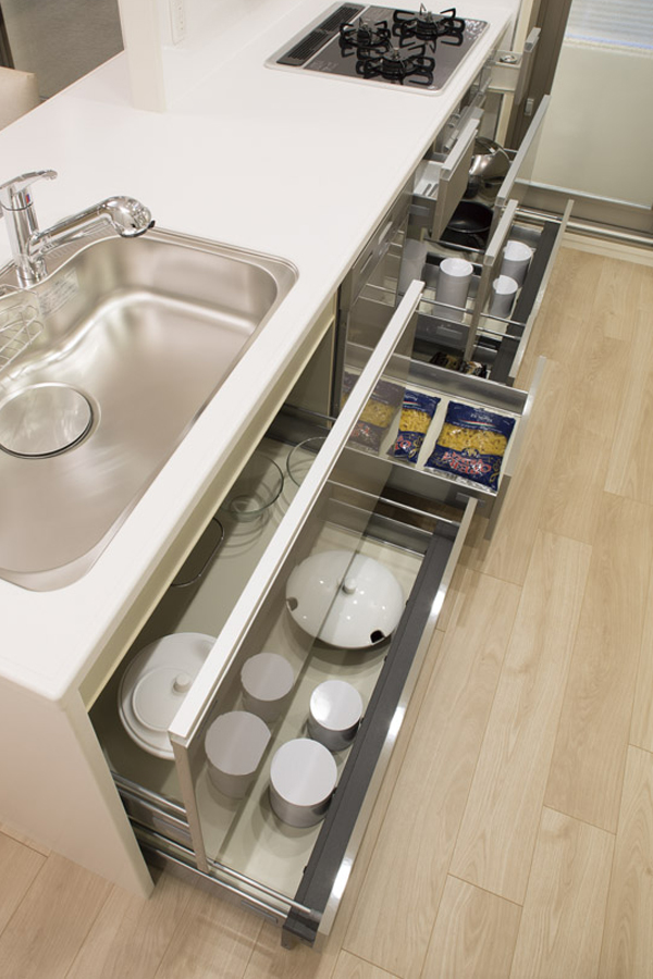 Kitchen.  [Sliding storage] Harnessed effectively to the back of the space, And out is also easy sliding storage. You can organize efficiently until the seasoning from a large pot (same specifications)