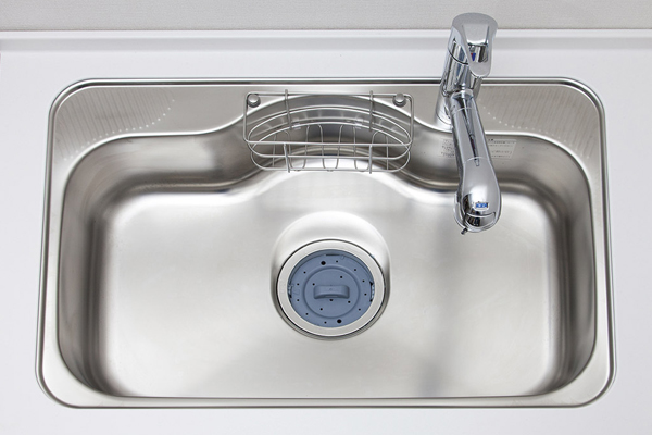 Kitchen.  [Wide type silent sink] Wide sink washable well as large pot easier. Equipped with a damping material on the back side of the sink, Such as water splashing sound is the silent type that is suppressed (same specifications)