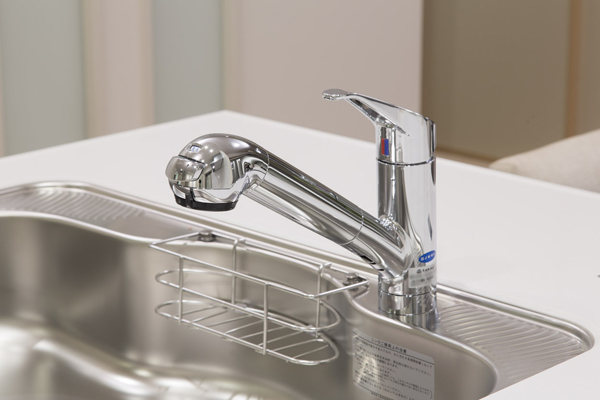 Kitchen.  [Water purifier integrated single lever faucet] Convenient hand shower type of faucet to the care of the sink. It is also built-in water purifier that can be used at any time delicious water immediately (same specifications)