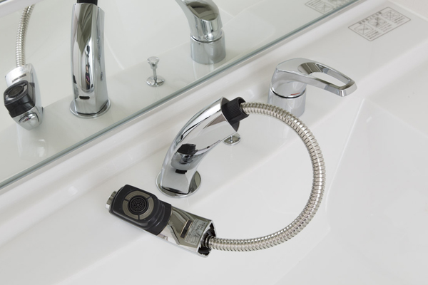 Bathing-wash room.  [Single lever shower faucet] Adopt a convenient stretch nozzle that can clean the bowl and pull out the spout part. The stylish design is also impressive (same specifications)