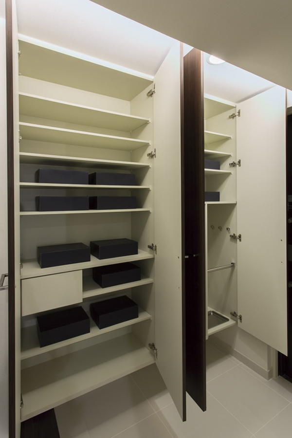 Receipt.  [Entrance storage] In addition to boots can also be housed in the easier, Rich tall type of footwear storage of umbrella for storage space and stroller storage space was also provided amount of storage has been adopted ( ※ C ・ F type is available with shoes closet. Same specifications)