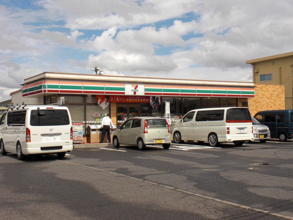 Convenience store. Seven-Eleven Kusatsu Oiwake-cho store (convenience store) to 956m