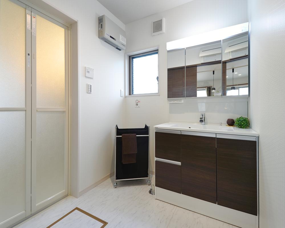 Bathroom. Indoor (11 May 2013) Shooting