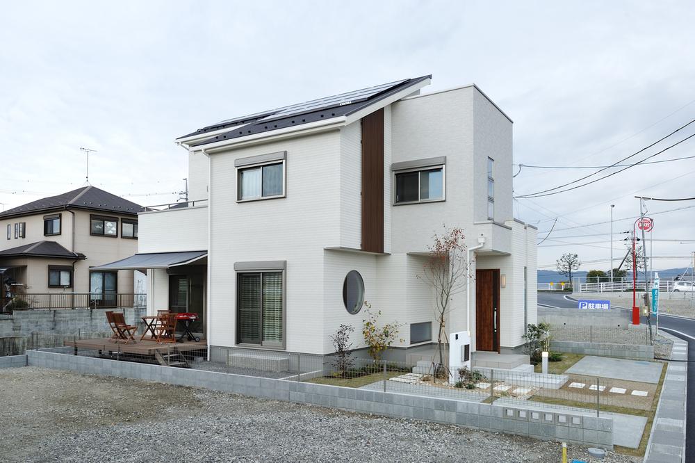 Local photos, including front road. Local (11 May 2013) Shooting