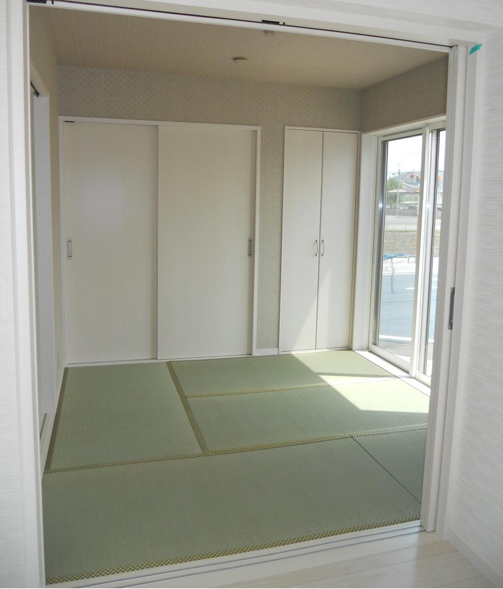 Building plan example (introspection photo). Storage is also plenty of Japanese-style room ☆