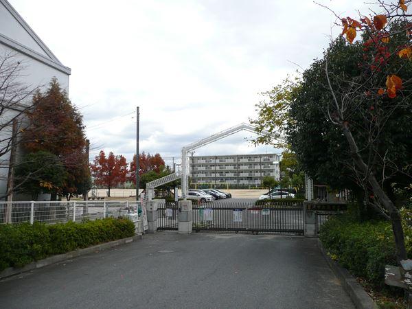Primary school. Kusatsu Municipal Minamigasa 1654m to East Elementary School