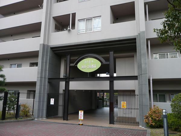 Entrance. Common areas