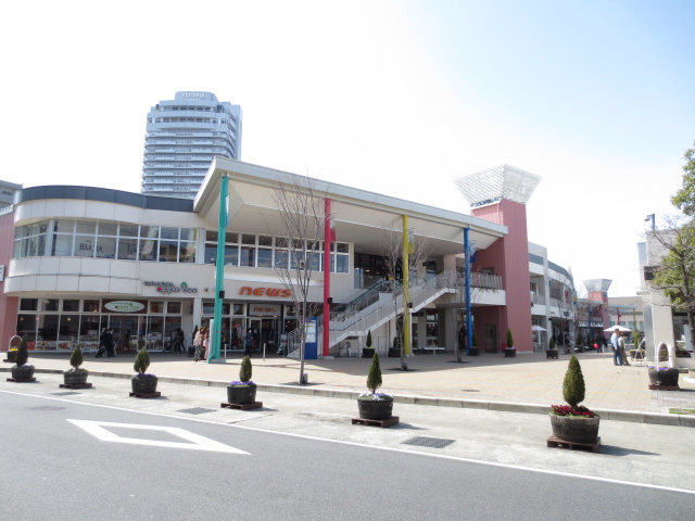 Shopping centre. Taka-Q Al Plaza Kusatsu shop until the (shopping center) 410m