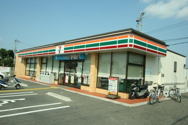 Convenience store. 702m to Seven-Eleven Kusatsu blue background the town shop