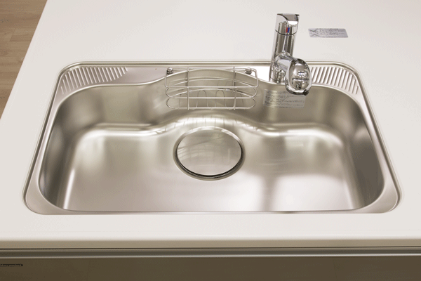 Kitchen.  [Wide type silent sink] Wide sink washable well as large pot easier. Equipped with a damping material on the back side of the sink, Such as water splashing sound is the silent type that is suppressed (same specifications)