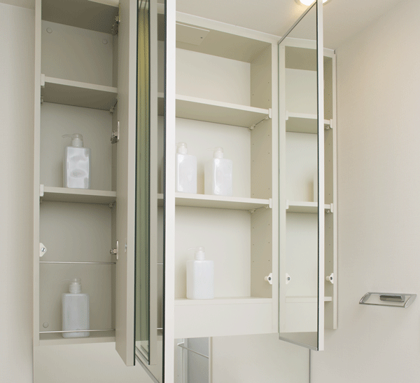 Bathing-wash room.  [Three-sided mirror back storage] Easy-to-read three-sided mirror of with anti-fog function. Space for accommodating the small items have been secured in the Kagamiura (same specifications)