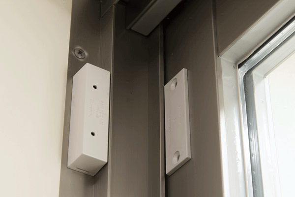 Security.  [Security sensors] To the entrance door and windows of all dwelling unit (except for some), Equipped with a magnet sensor. Check the unauthorized intrusion (same specifications)