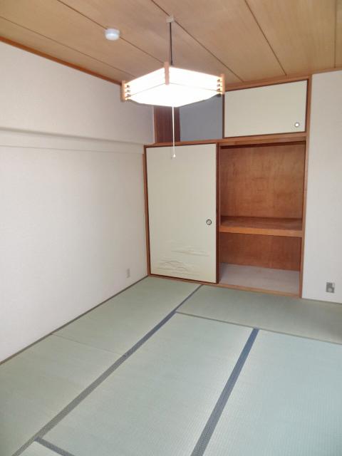 Non-living room. Indoor (11 May 2013) Shooting