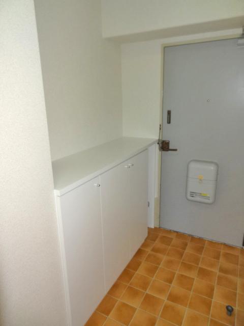 Entrance. Local (11 May 2013) Shooting