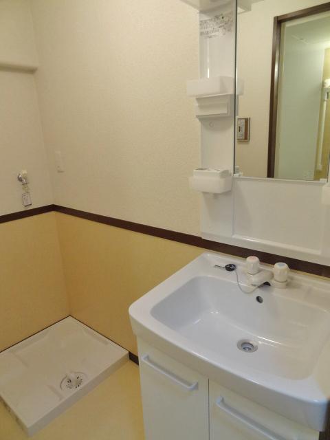 Wash basin, toilet. Indoor (11 May 2013) Shooting