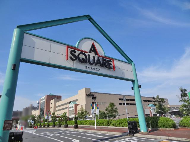 Shopping centre. 510m until stingray Square