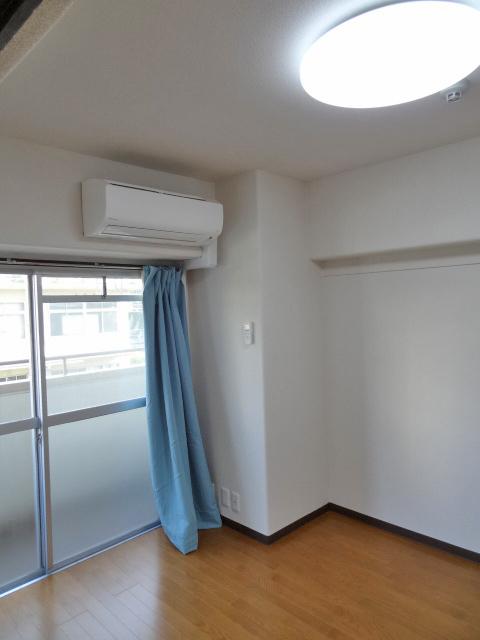 Non-living room. Indoor (11 May 2013) Shooting