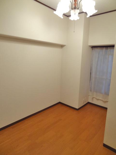 Non-living room. Indoor (11 May 2013) Shooting