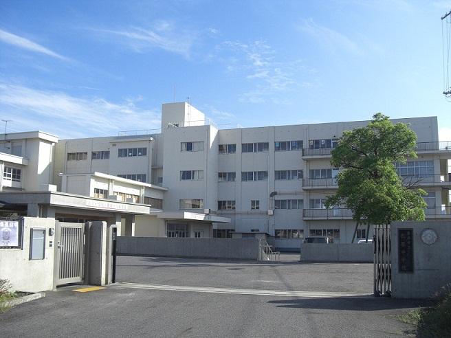 Junior high school. 2444m to Kusatsu Municipal Matsubara junior high school