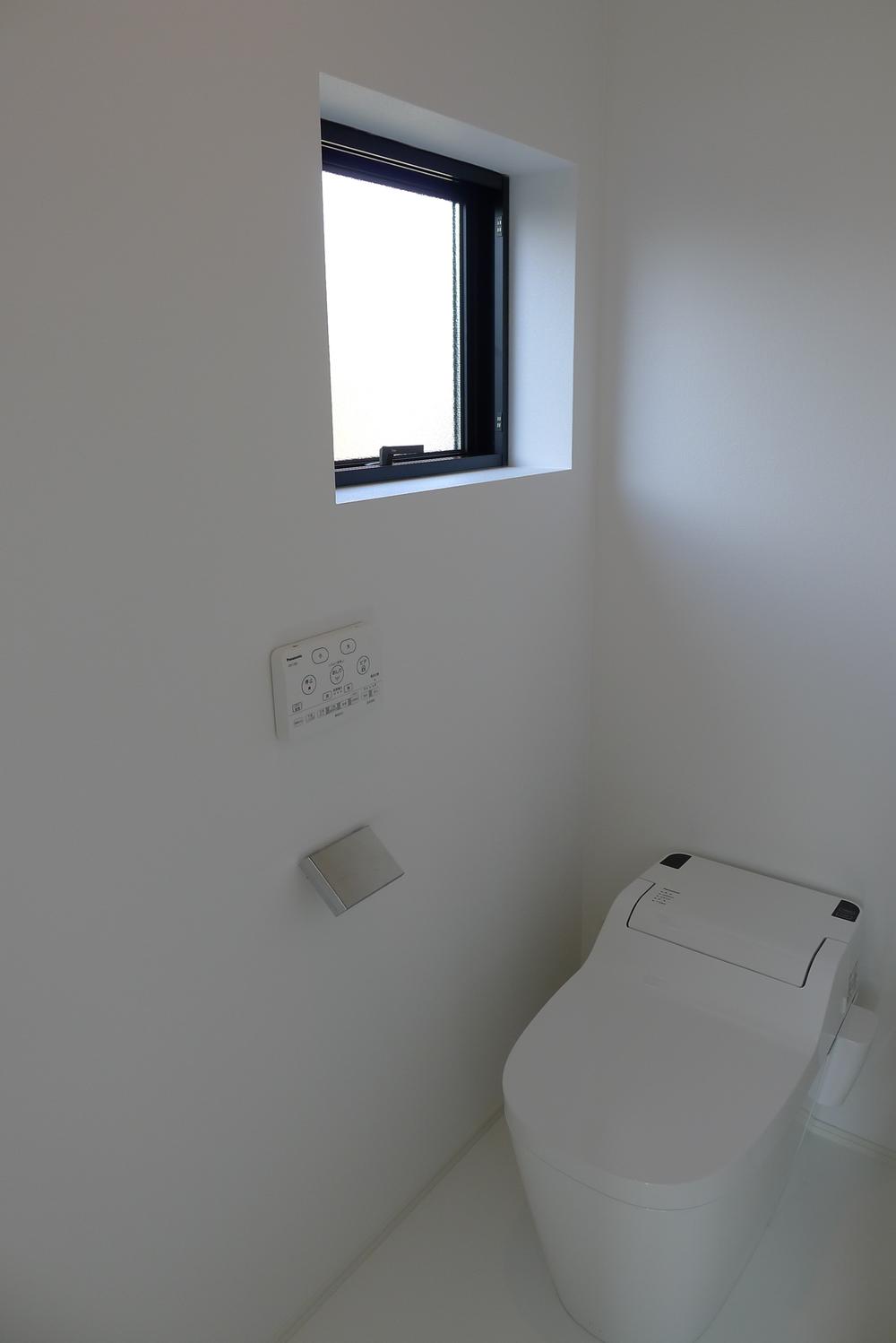 Toilet. Indoor (10 May 2013) Shooting