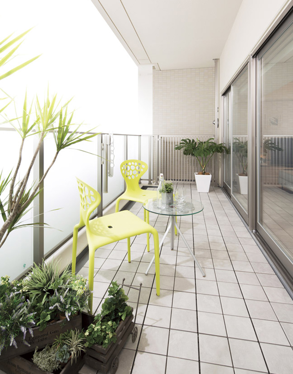 balcony ・ terrace ・ Private garden.  [balcony] Play the warm light and the breeze, Open feeling heal the heart, There is another living. Is the space to incorporate a transitory time and season to life ( ※ )