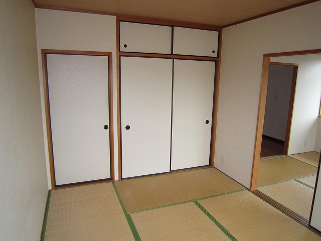 Living and room. Japanese-style room Tsuzukiai